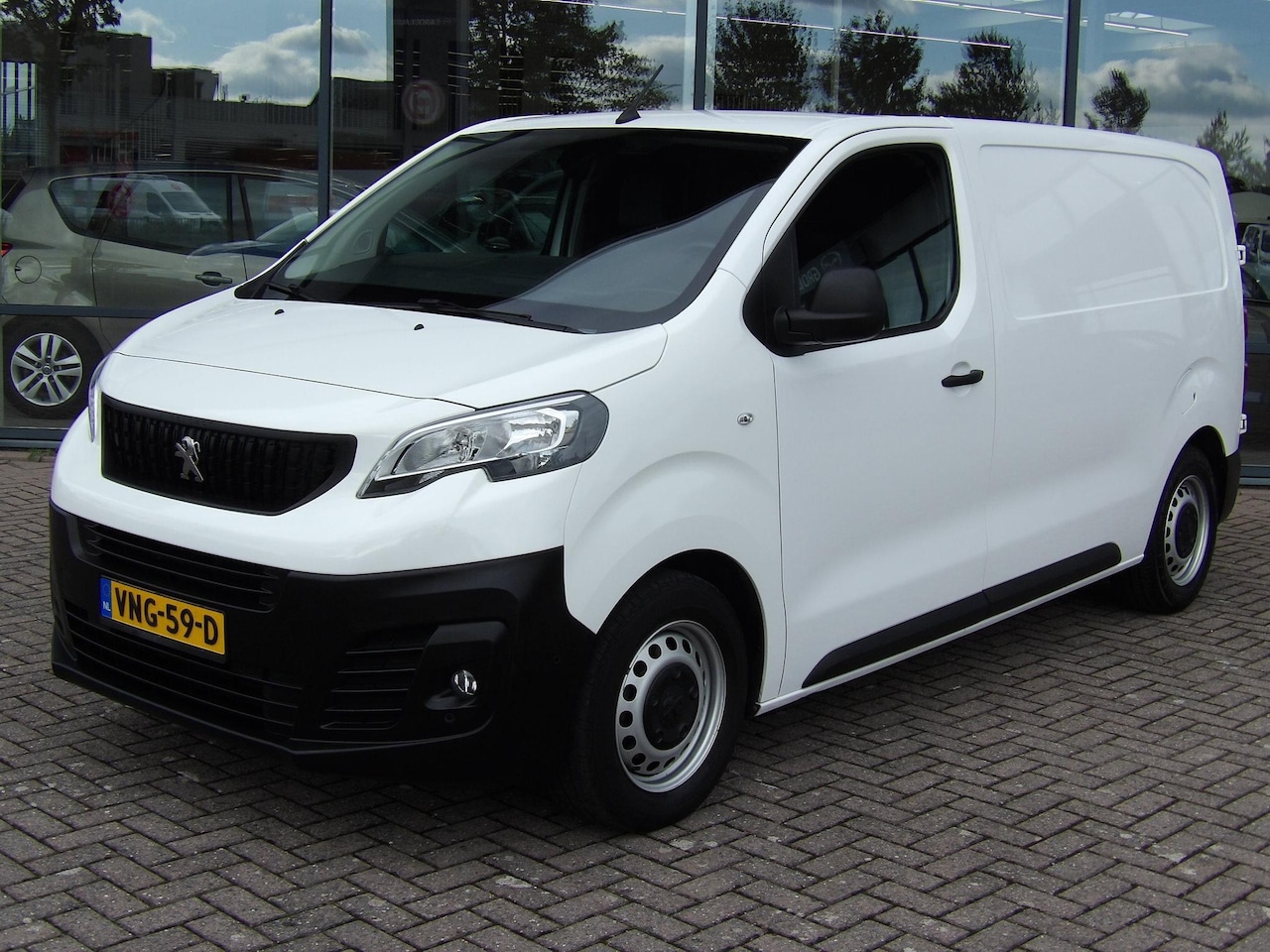 Peugeot Expert - 2.0 BlueHDI 145 L2 Standard Premium Euro6 - AutoWereld.nl