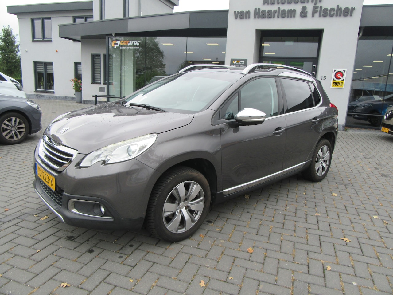 Peugeot 2008 - 1.2 PureTech Acces Automaat, Panoramadak, Climat Control - AutoWereld.nl