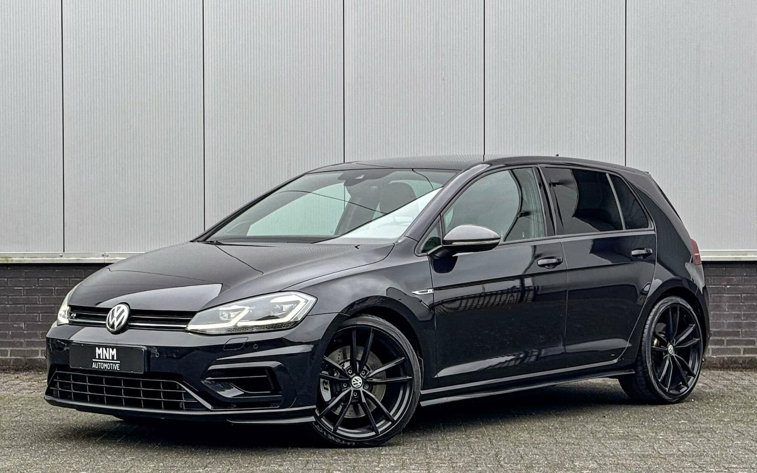 Volkswagen Golf - 2.0 TSI 4Motion R |Pano|Akra|Dyna|Leer|Keyless - AutoWereld.nl