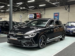 Volkswagen Golf - 2.0 R | DSG | Panodak | H&K | Akrapovic | IQ-Light |