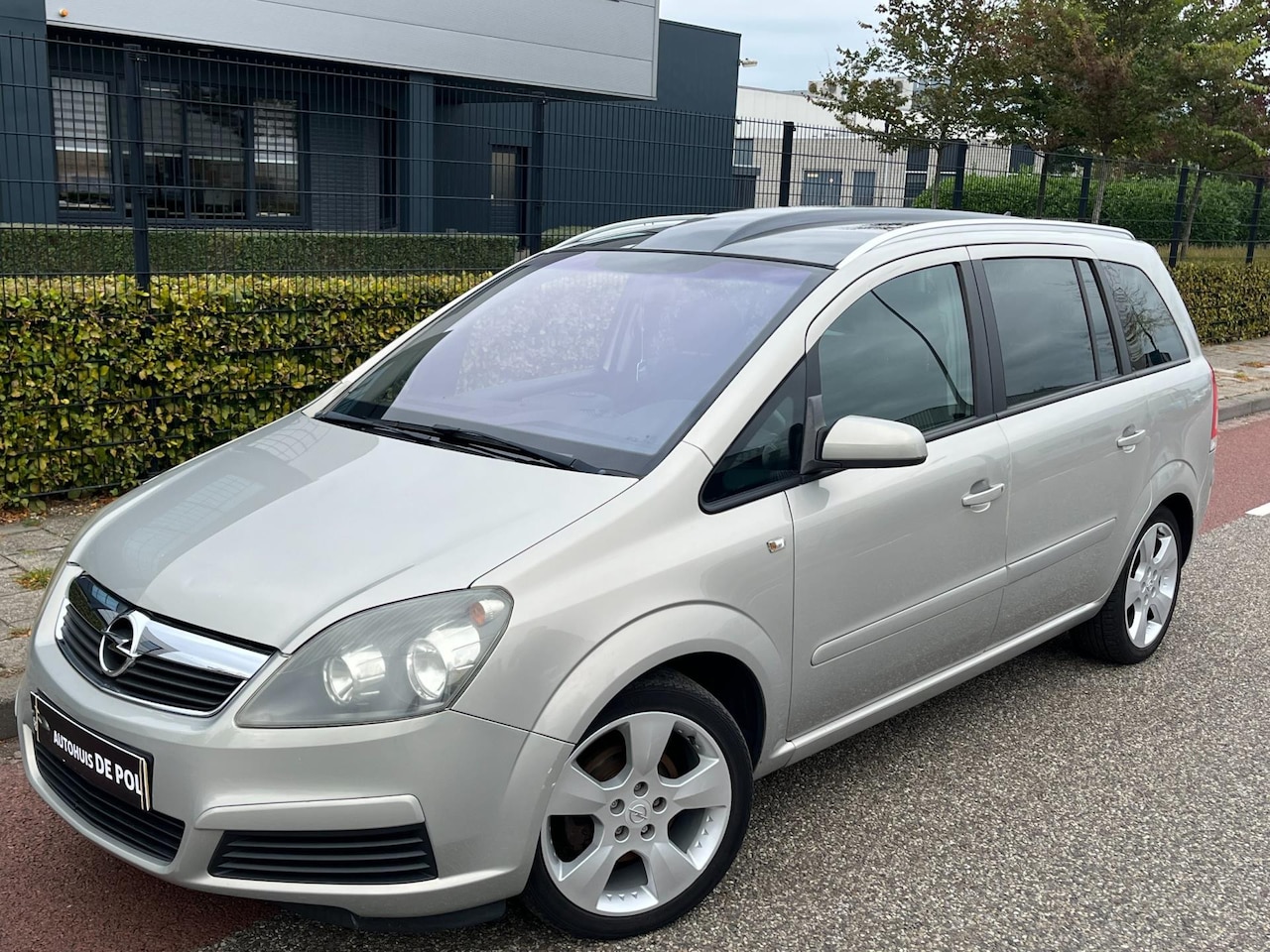 Opel Zafira - 1.6 Business Airco Panoramadak Cruise/control Pakeersensor - AutoWereld.nl