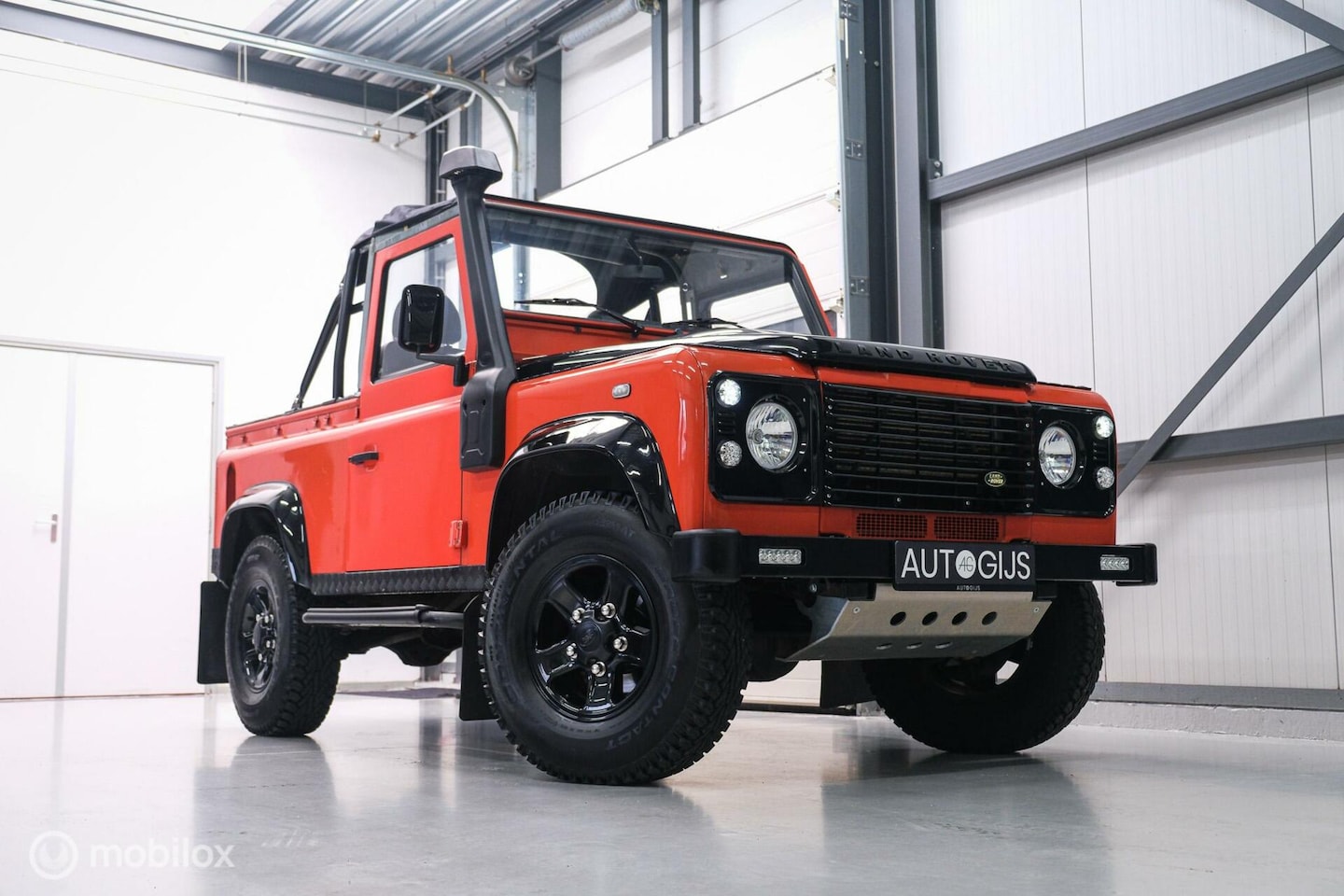 Land Rover Defender 90 - 2.4 TD Soft Top led | youngtimer | - AutoWereld.nl