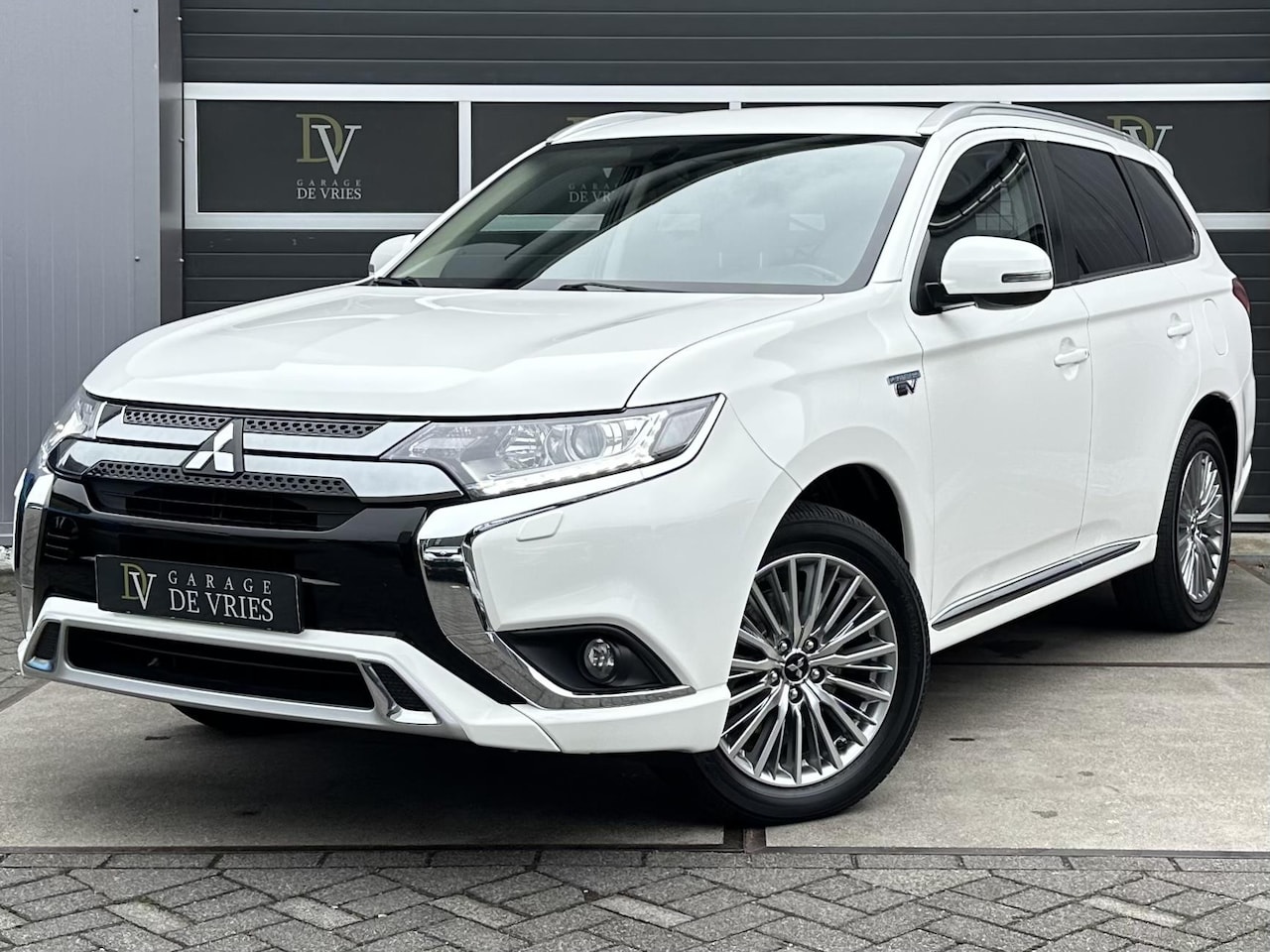 Mitsubishi Outlander - 2.4 PHEV 4WD S-Edition 240pk CarPlay Garantie - AutoWereld.nl