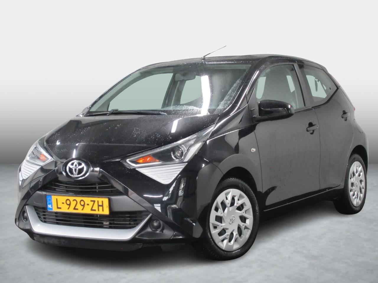 Toyota Aygo - 1.0 VVT-i x-play Airco Camera CarPlay - AutoWereld.nl