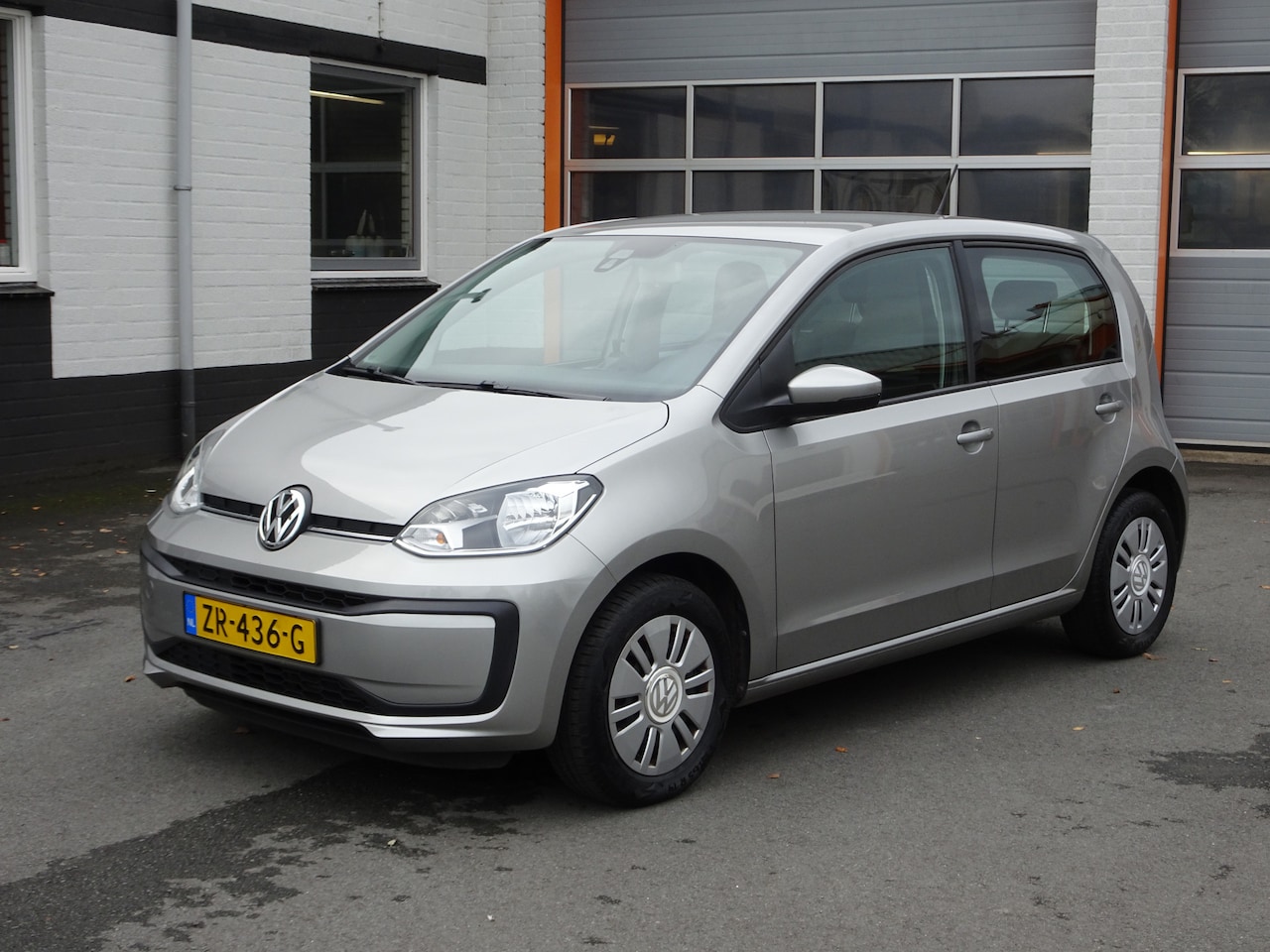 Volkswagen Up! - 1.0 BMT move up! Airco, Dab Radio, telefoon voorbereiding, elektrische ramen, centrale ver - AutoWereld.nl