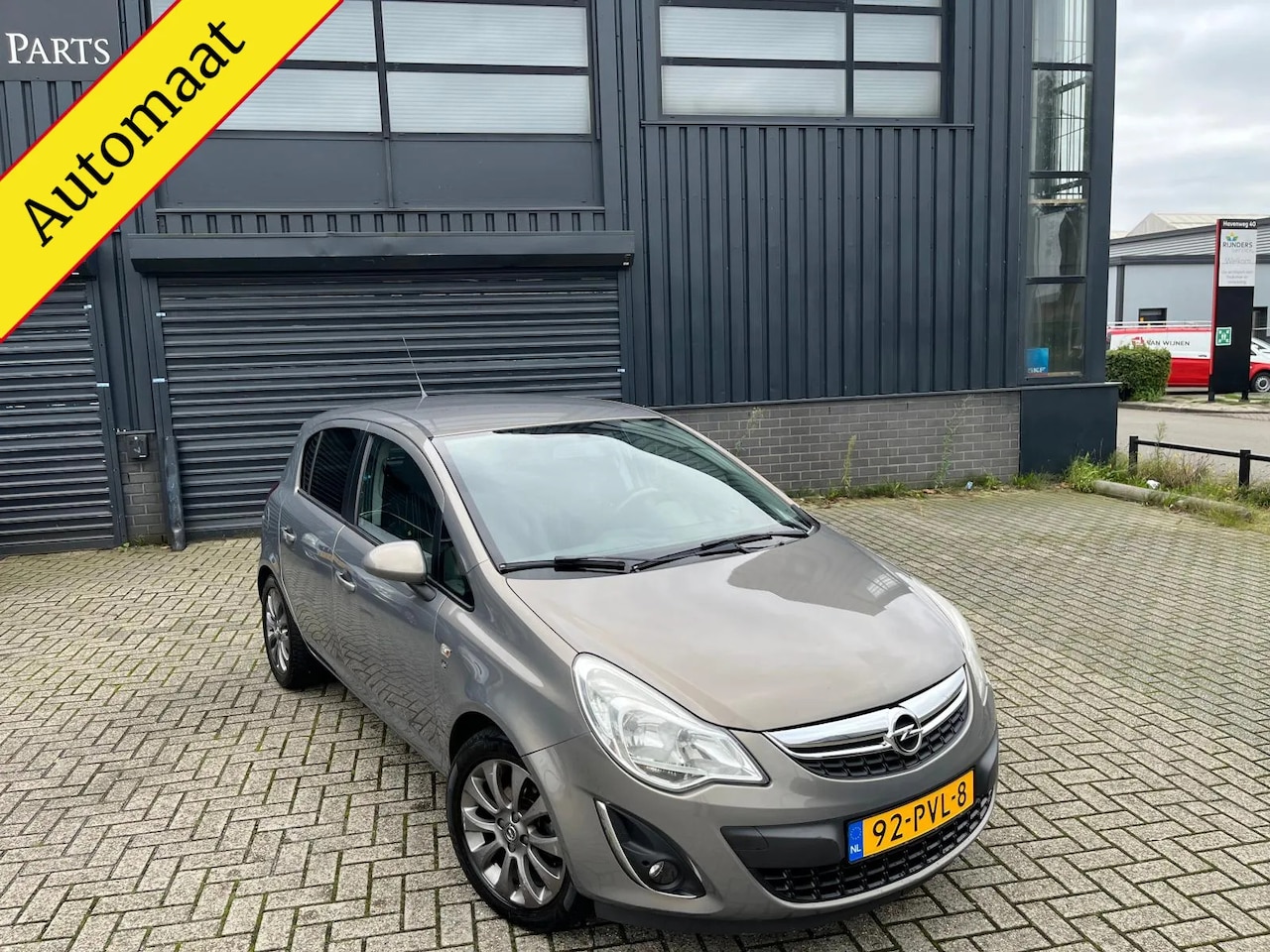 Opel Corsa - 1.2-16V *Automaat* 111editie luxe uitvoering*facelift*topstaat*5drs* - AutoWereld.nl