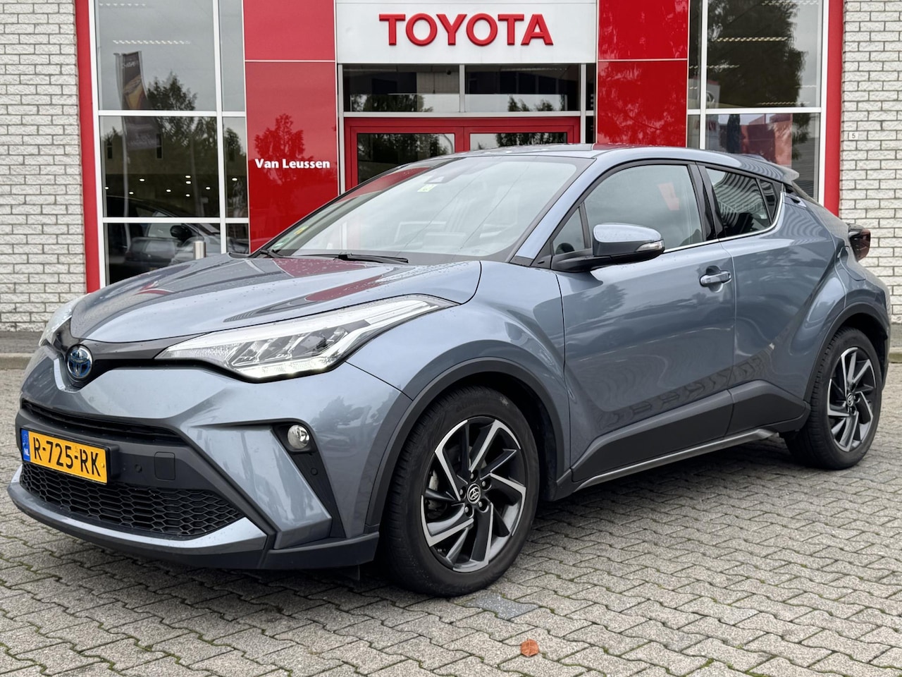 Toyota C-HR - 1.8 HYBRID DYNAMIC NL-AUTO PARK-SENSOREN LED APPLE/ANDROID ALL SEASON KEYLESS 18''LM-VELGE - AutoWereld.nl