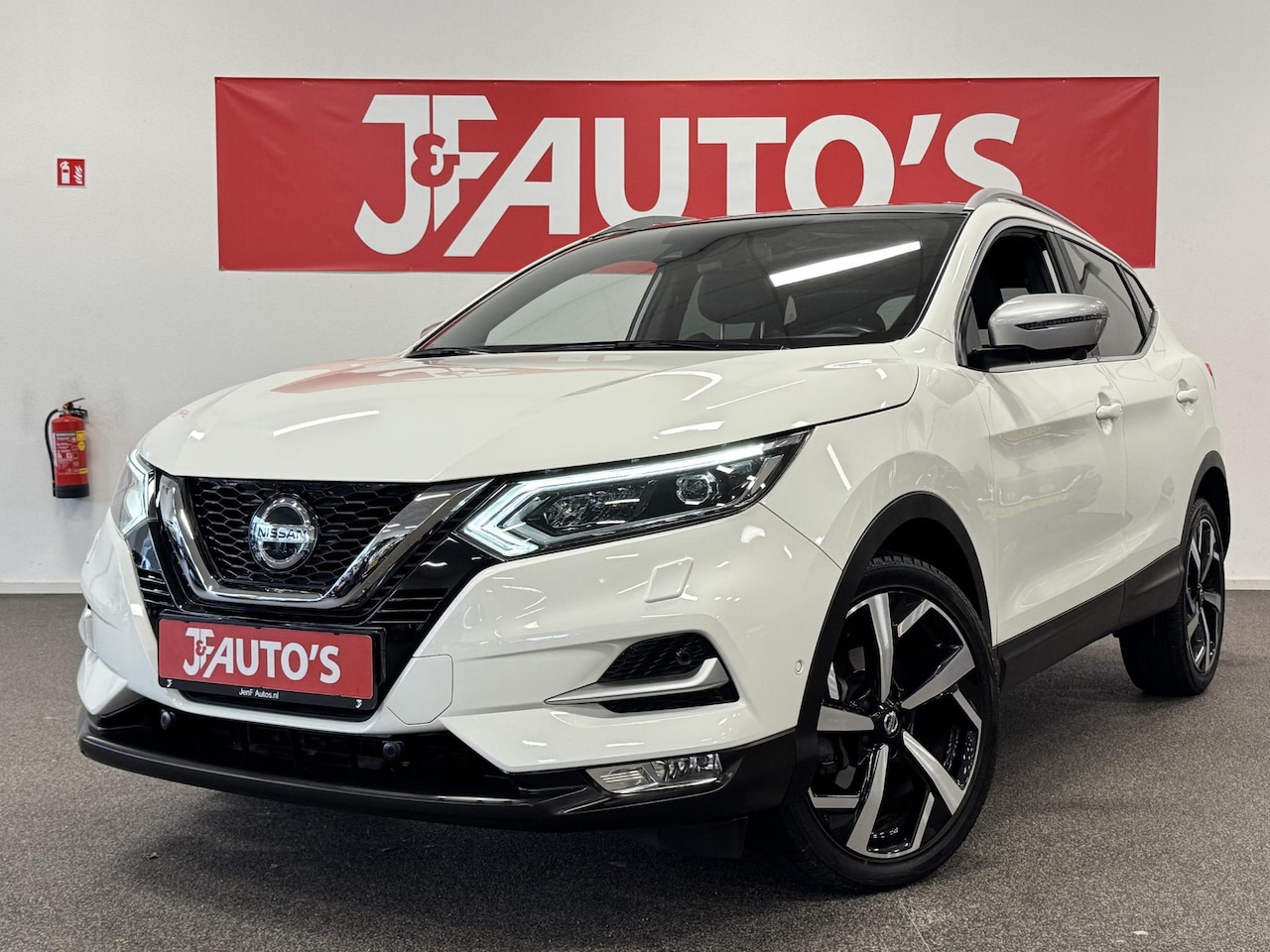 Nissan Qashqai - 1.3 DIG-T Tekna + LEER, PANORAMADAK, NAVIGATIE, LED, CRUISE - AutoWereld.nl