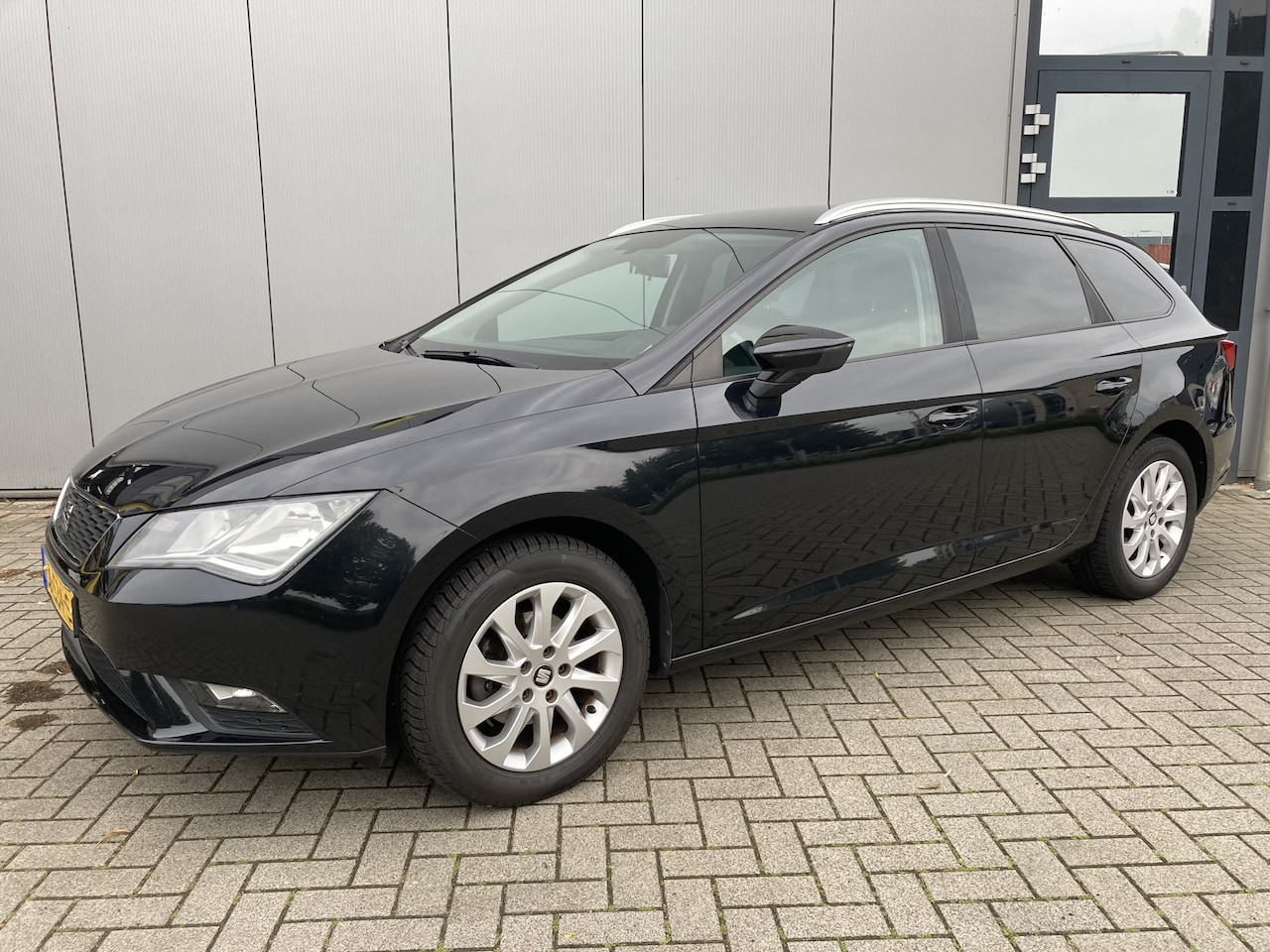 Seat Leon ST - 1.2 TSI Style Blue tooth | Car play | Navigatie | Cruise controle - AutoWereld.nl