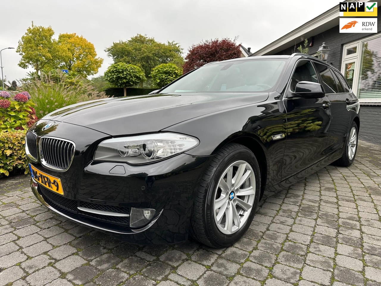 BMW 5-serie Touring - 528i 528i, NAP, Panoramadak, Leder - AutoWereld.nl