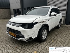 Mitsubishi Outlander - 2.0 PHEV Business Edition X-Line / SCHADE