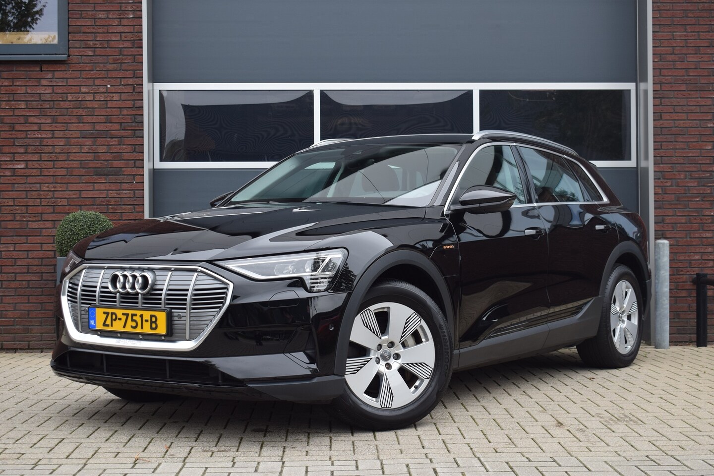 Audi e-tron - 55 quattro advanced 95 kWh | Cognac leer | Trekhaak - AutoWereld.nl