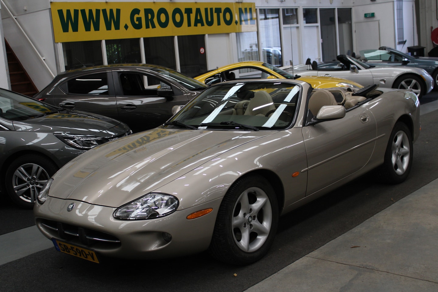 Jaguar XK8 - 4.0 V8 Convertible 285pk Automaat Airco, Sportvelgen, Leer - AutoWereld.nl