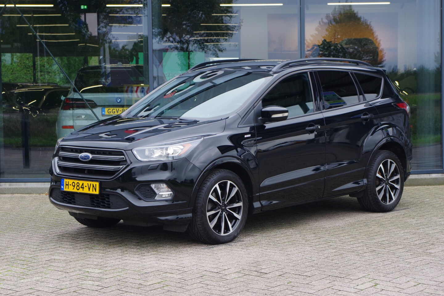 Ford Kuga - 1.5 EcoBoost ST-Line 1.5 EcoBoost 120 PK ST Line, Winterpakket, Leder-Alcantara, Keyless, Carplay, Camera - AutoWereld.nl