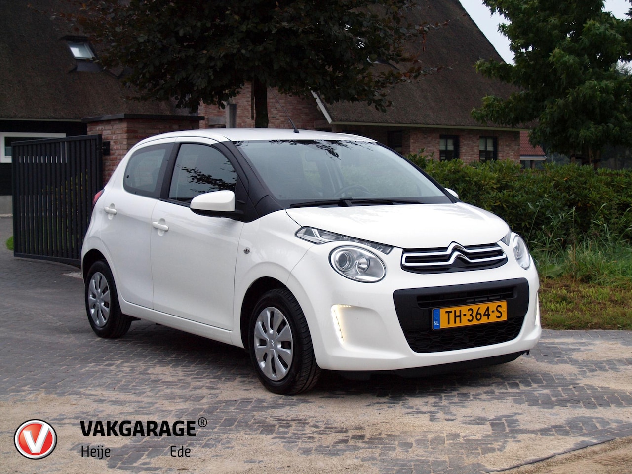 Citroën C1 - 1.0 e-VTi Feel | Groot scherm | Achteruitrijcamera | DAB | Bluetooth | Navi | Airco | - AutoWereld.nl