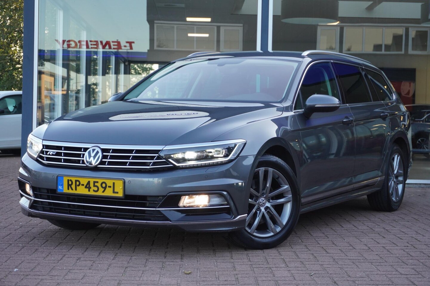 Volkswagen Passat Variant - 1.4 TSI Highline Business Rline / R-line | Highline |Automaat | Virt. Cockpit | PDC | Trek - AutoWereld.nl