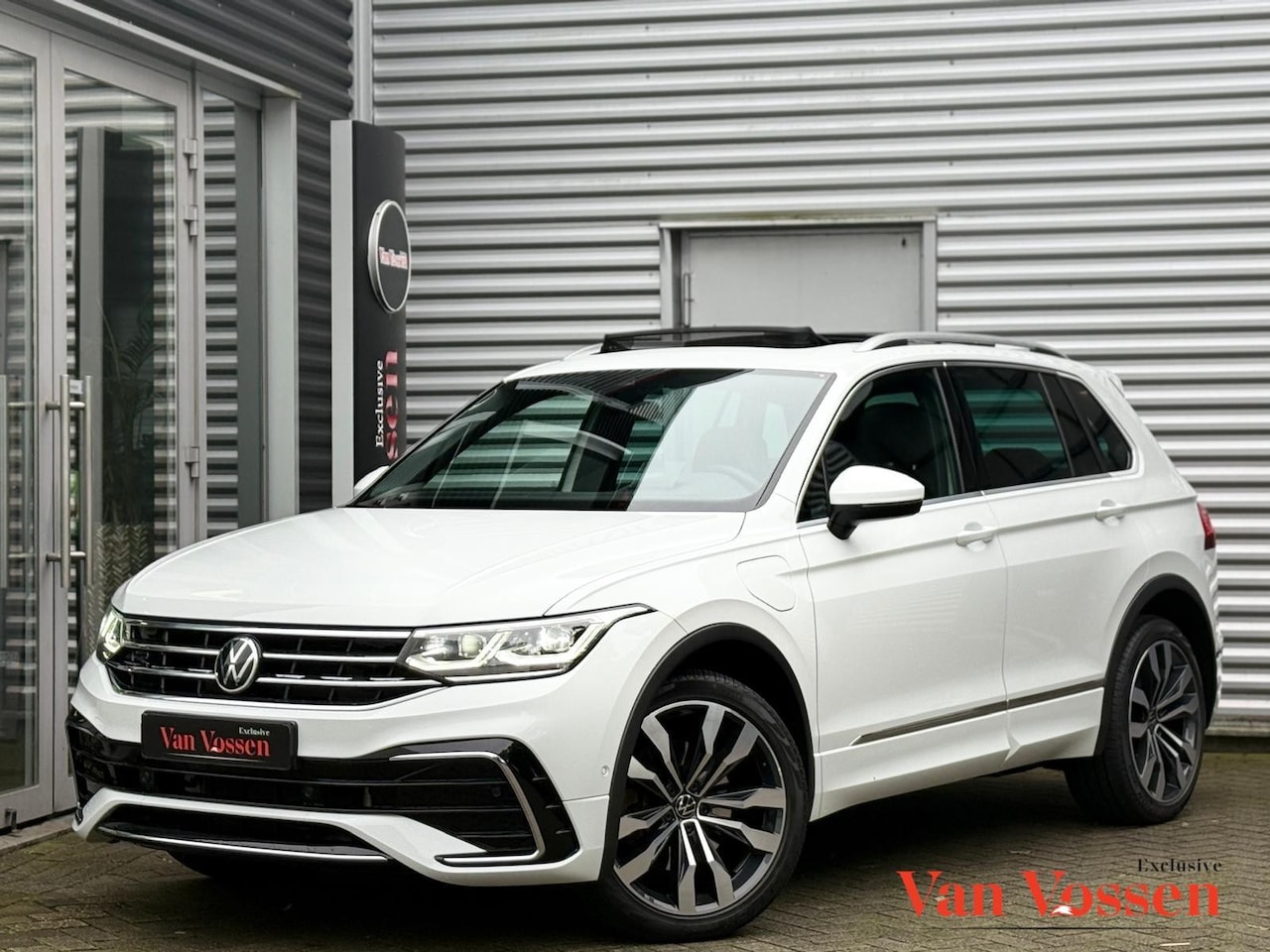 Volkswagen Tiguan - 1.4 TSI eHybrid R-Line Business+|Pano|Trekhaak|HUD|Camera|GTE Modus|245PK| - AutoWereld.nl