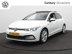 Volkswagen Golf - 1.5 eTSI Style / Elek. trekhaak / IQ-Light / Panoramadak