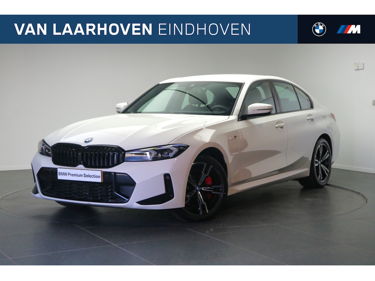 BMW 3-serie - 330e High Executive M Sport Automaat / Trekhaak / Adaptief M Onderstel / Sportstoelen / St - AutoWereld.nl