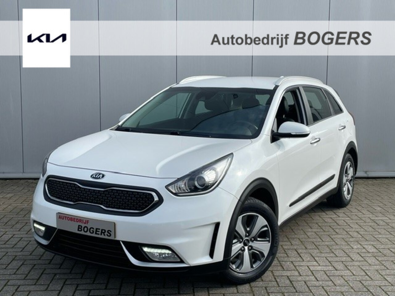 Kia Niro - 1.6 GDi Hybrid DynamicLine Navigatie, Climate Control, Cruise Control, Afn.Trekhaak, Achte - AutoWereld.nl