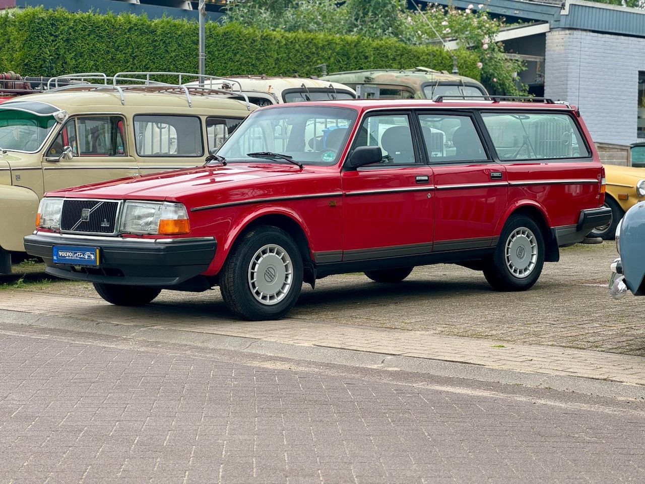 Volvo 240 - 2.3 DL handgeschakeld, hondenrek, zeer nette auto - AutoWereld.nl