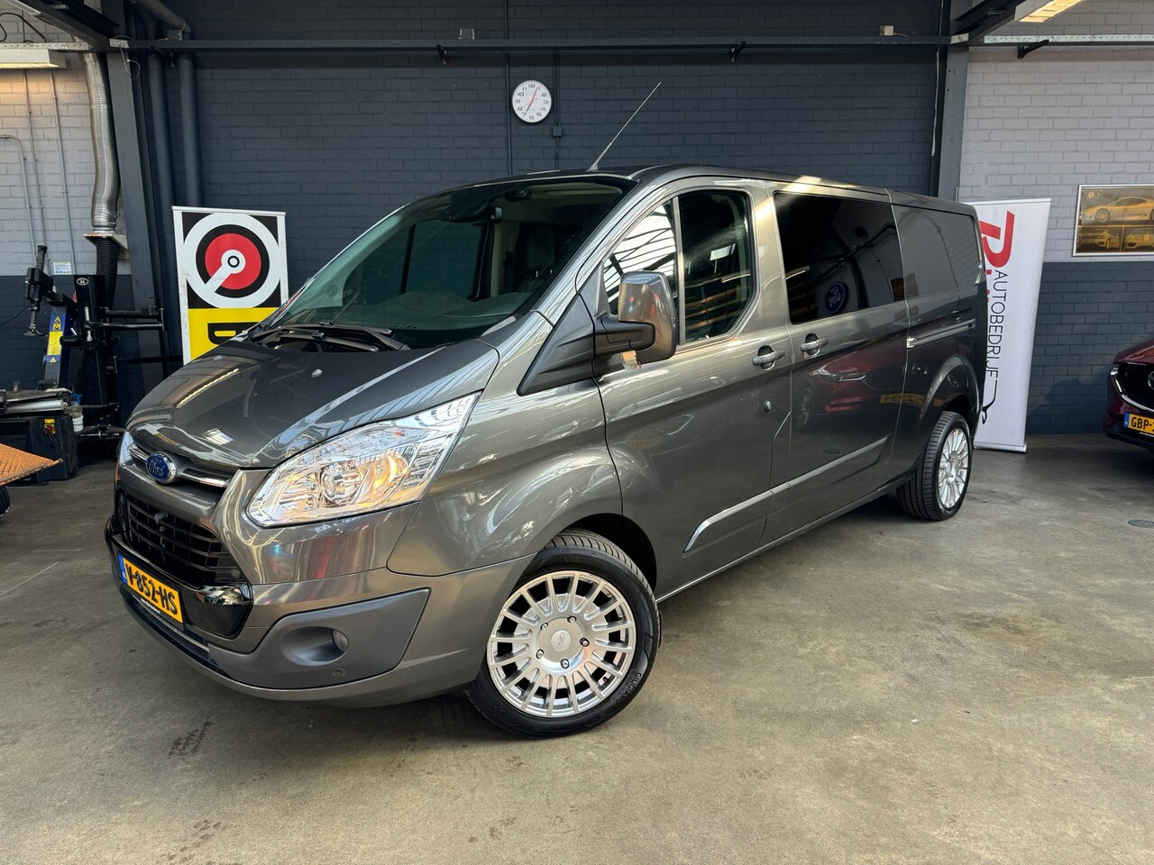 Ford Transit Custom - 310 2.0 TDCI L2H1 Trend DC 130pk Aut,Acc,Camera A,Dubbele Schuifdeur,Lane Asisst,Airco,Tre - AutoWereld.nl