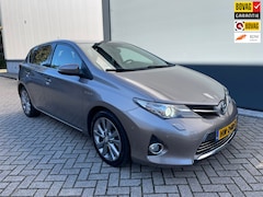 Toyota Auris - 1.8 Hybrid Executive / Navigatie / Stoelverwarming