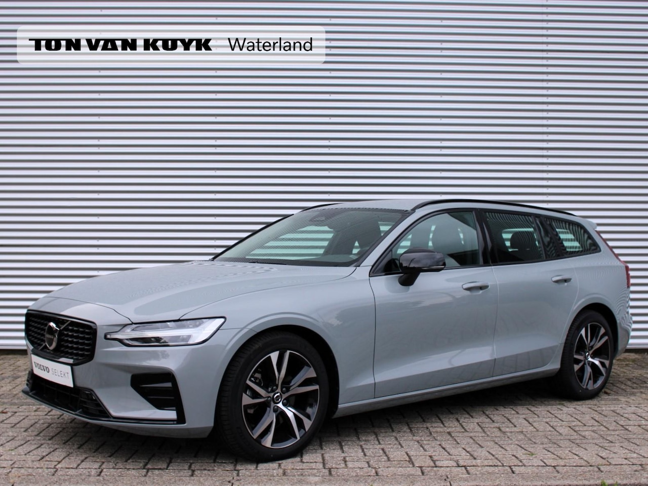 Volvo V60 - 2.0 B4 Plus Dark Automaat / Trekhaak / Adaptieve Cruise Control / Google Maps / Leder inte - AutoWereld.nl