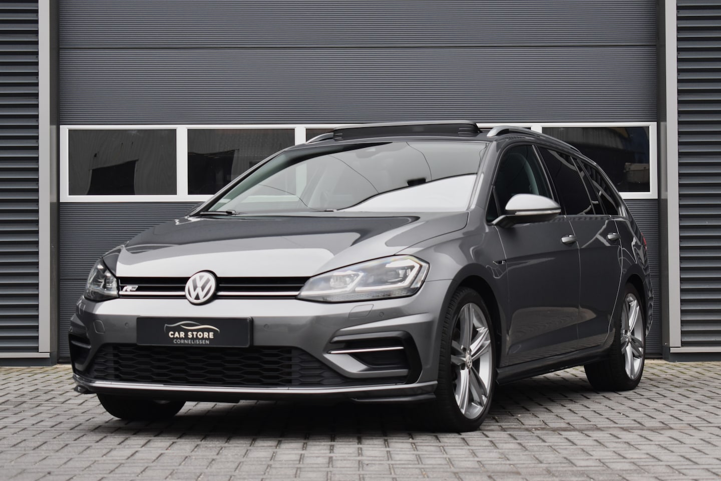 Volkswagen Golf Variant - 1.5 TSI / R-LINE / PANO / VIRTUAL COCKPIT / LED / MASSAGE / ACC / LANE ASSIST / TREKHAAK - AutoWereld.nl