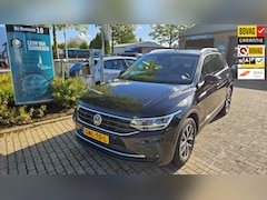 Volkswagen Tiguan - 1.5 TSI Life Business Automaat-ACC-Navigatie-Camera-virtualCockpit-Stoel Stuurverwarming-A