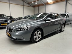 Volvo V40 - 1.6 T2 120PK Kinetic | Navigatie | Trekhaak | Airco | All season banden | Cruise control |