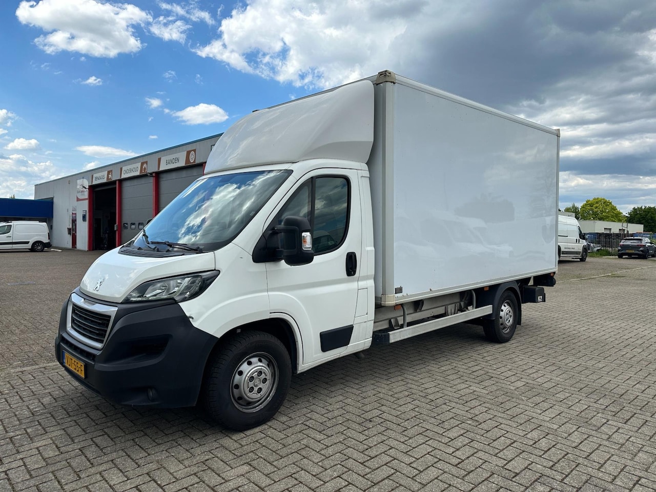 Peugeot Boxer - 435 2.2 BlueHDi 165 PK L4 Bakwagen Dhollandia laadklep - AutoWereld.nl