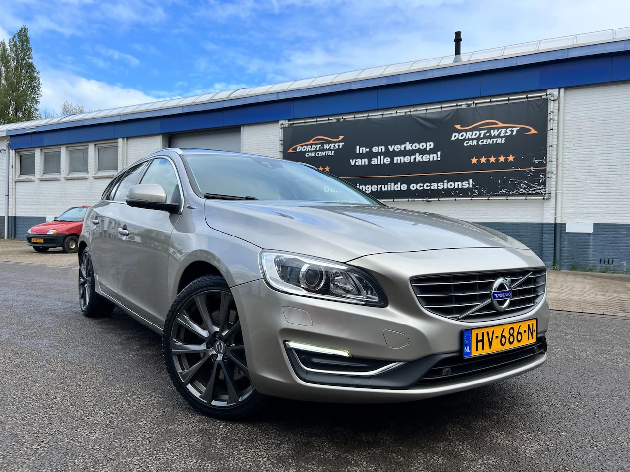 Volvo V60 - 2.4 D6 Twin Engine Summum|VOL OPTIE | - AutoWereld.nl