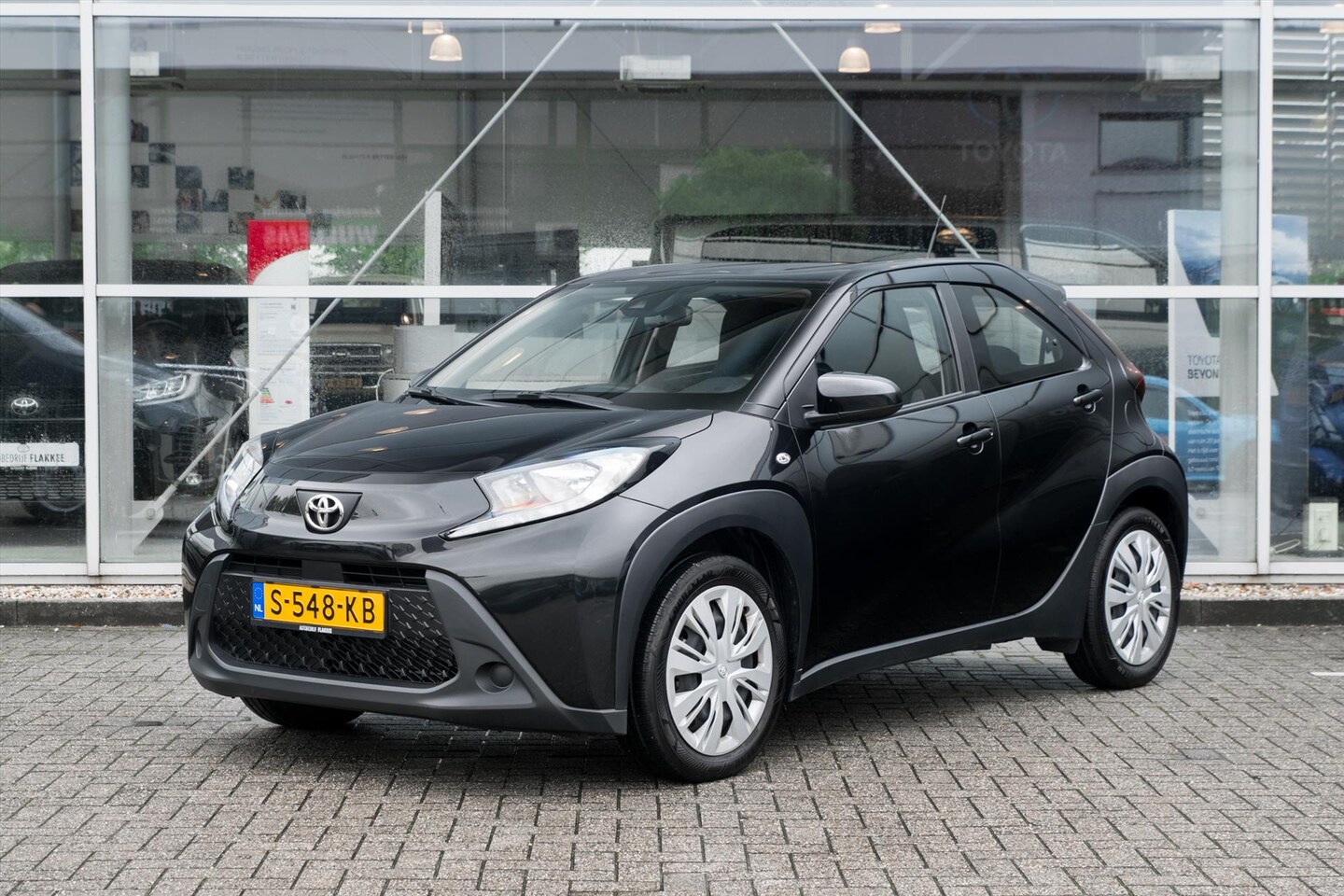 Toyota Aygo X - 1.0 VVT-i MT play 1.0 VVT-i MT 72pk Play - AutoWereld.nl