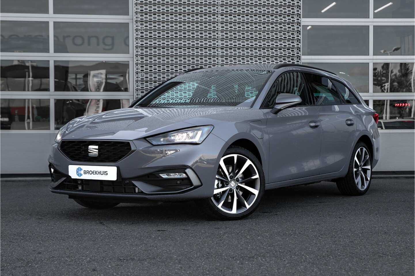 Seat Leon Sportstourer - 1.5 TSI e-Hybrid FR PHEV First Edition 1.5 TSI e-Hybrid FR PHEV First Edition - AutoWereld.nl