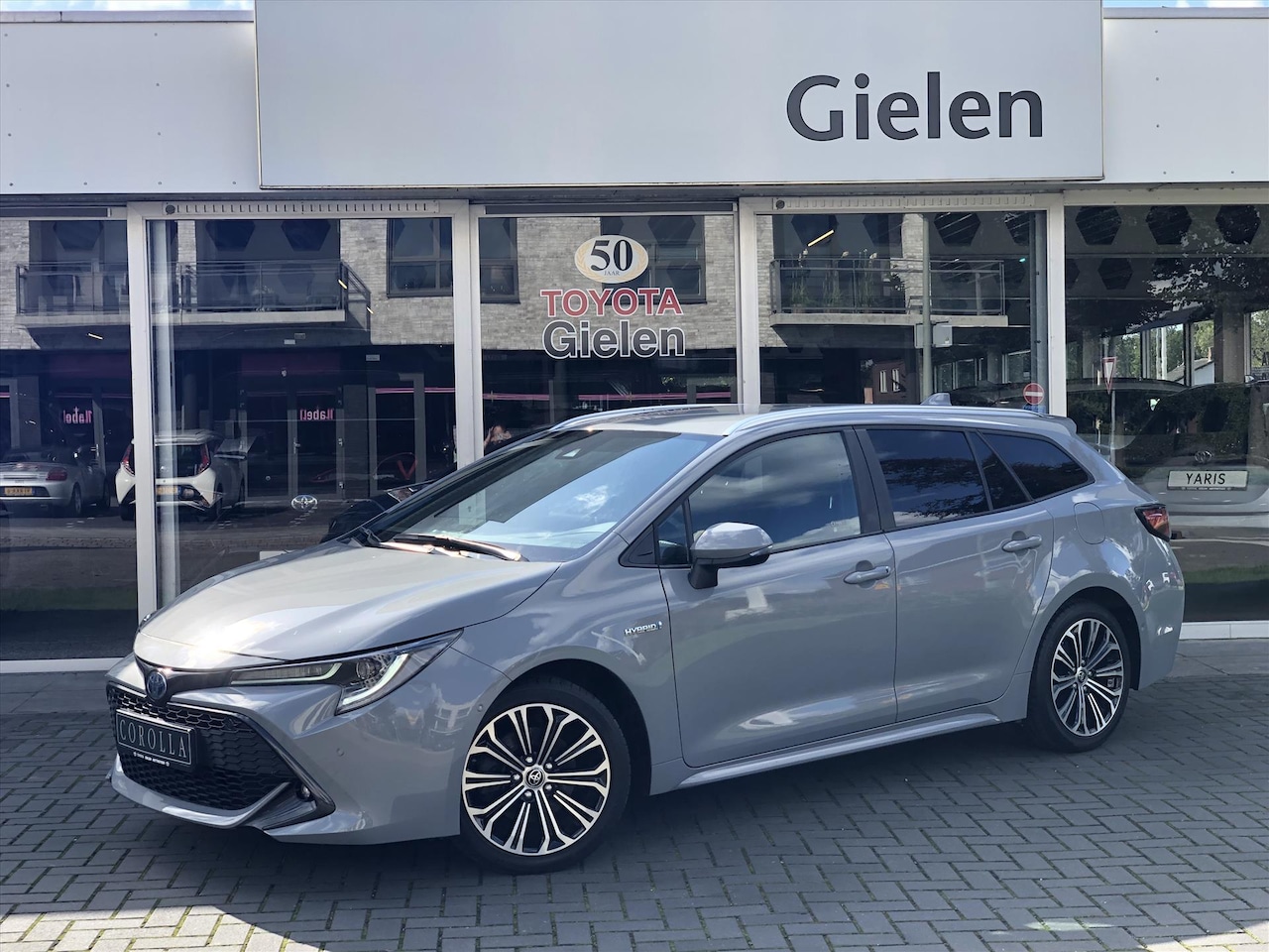 Toyota Corolla Touring Sports - 2.0 Hybrid Style | Dodehoekherkenning, Parkeersensoren, CarPlay/Android Auto, Stoel + Stuu - AutoWereld.nl