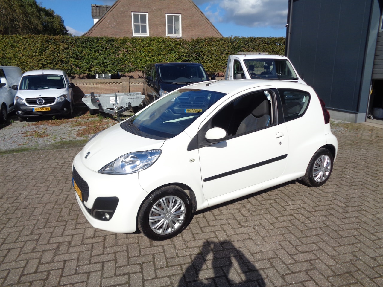 Peugeot 107 - 1.0 Première Airco, Audio, Nieuwe Koppeling !!! Nieuwe APK ! - AutoWereld.nl