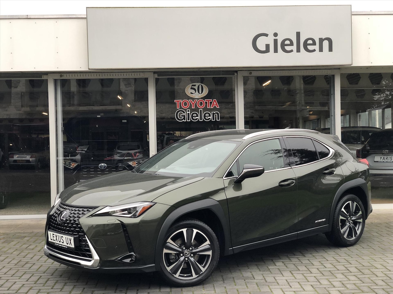 Lexus UX - 250h 184pk Preference Line | Dodehoekherkenning, Parkeersensoren, Keyless, 18 inch, CarPla - AutoWereld.nl