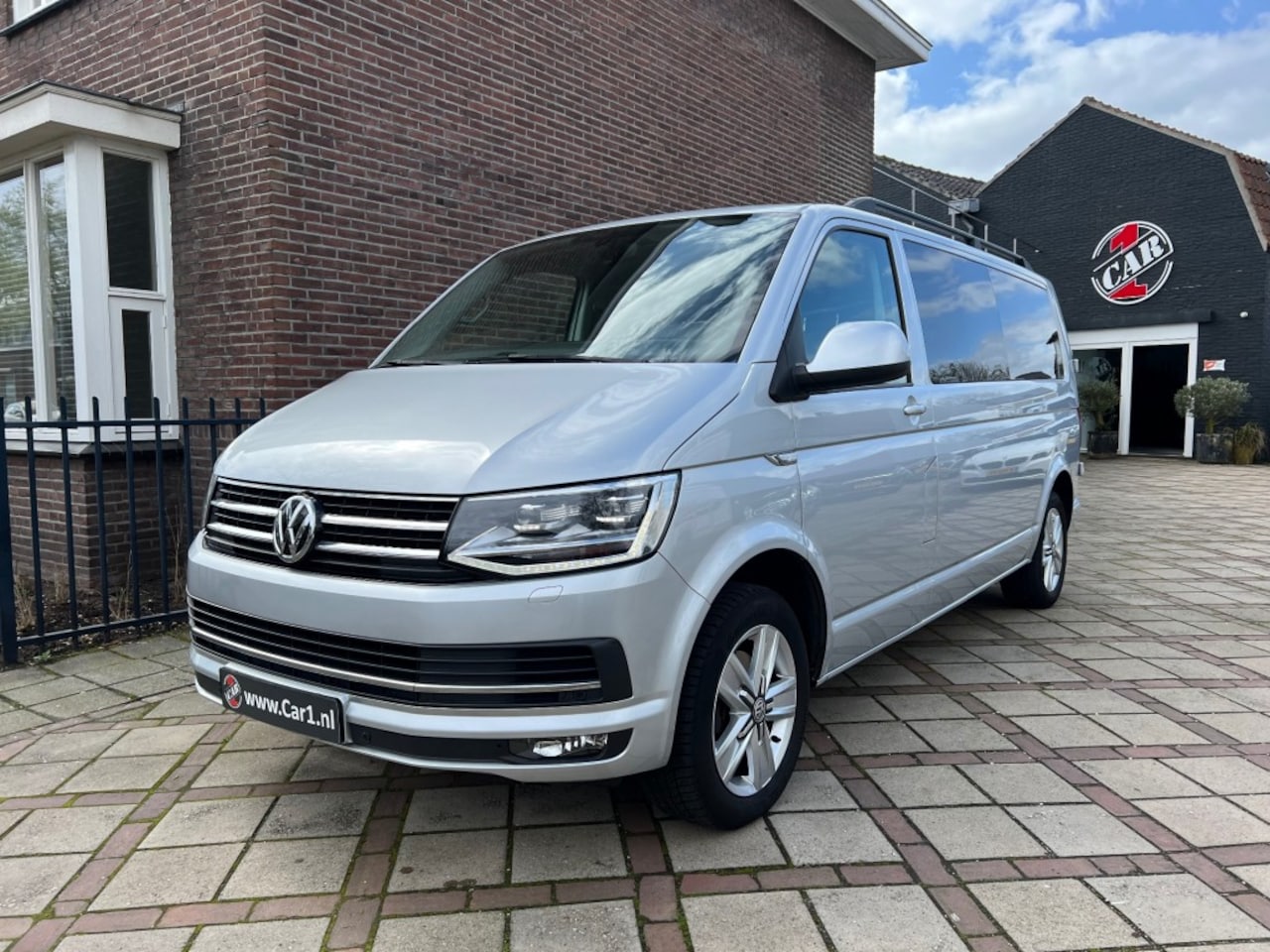 Volkswagen Transporter - T6 2.0 TDI Highline 150pk XENON APPLE CARPLAY CRUISE PDC NAP TRE - AutoWereld.nl