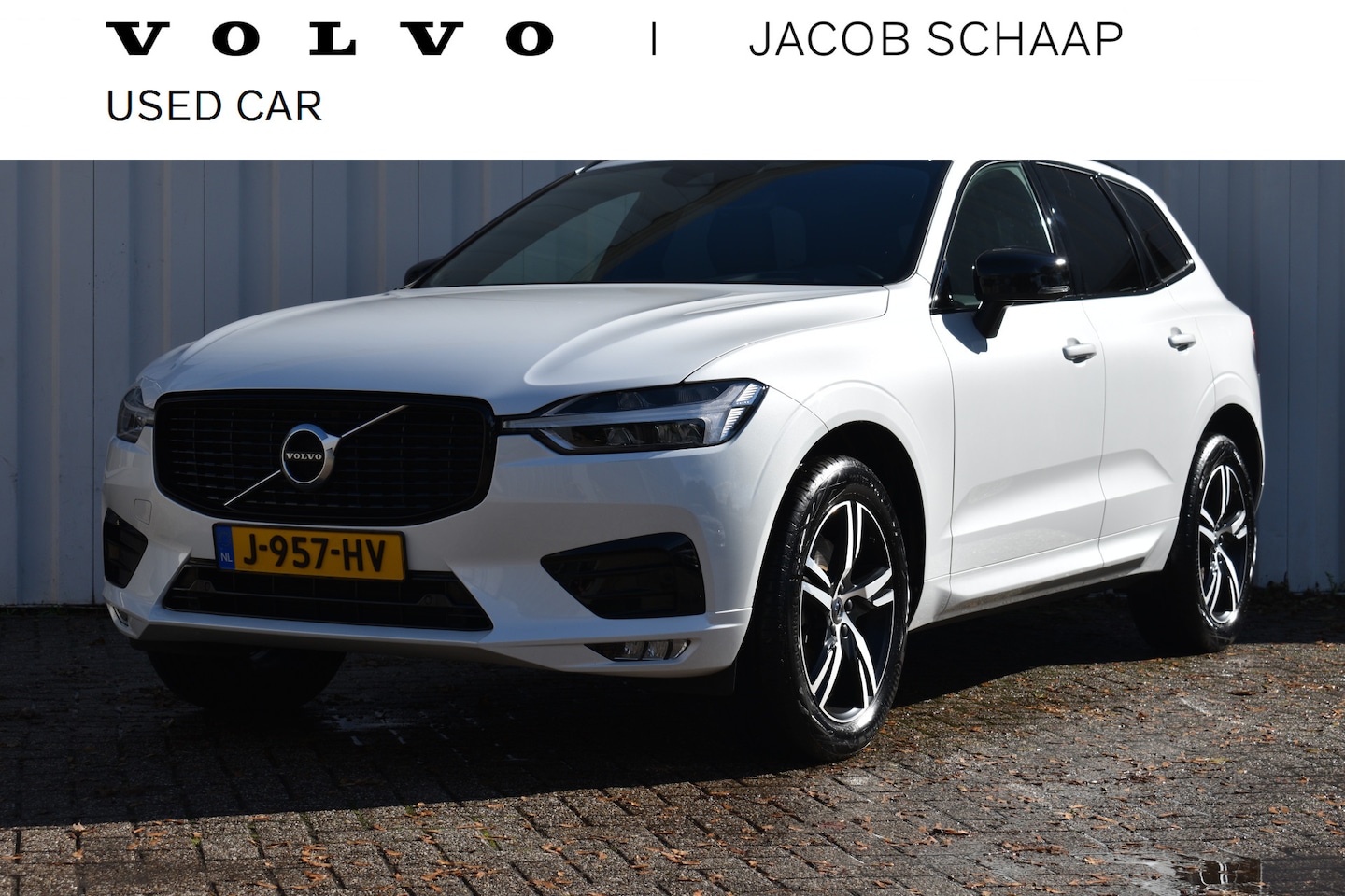 Volvo XC60 - 2.0 B4 R-Design | Keyless entry | Cruise control adaptief  | Apple Carplay/Android Auto | - AutoWereld.nl