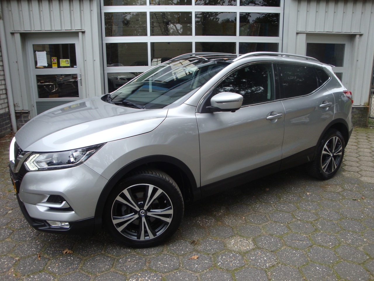 Nissan Qashqai - 1.6 N-Connecta /Trekhaak 1500 kg Trekgewicht - AutoWereld.nl