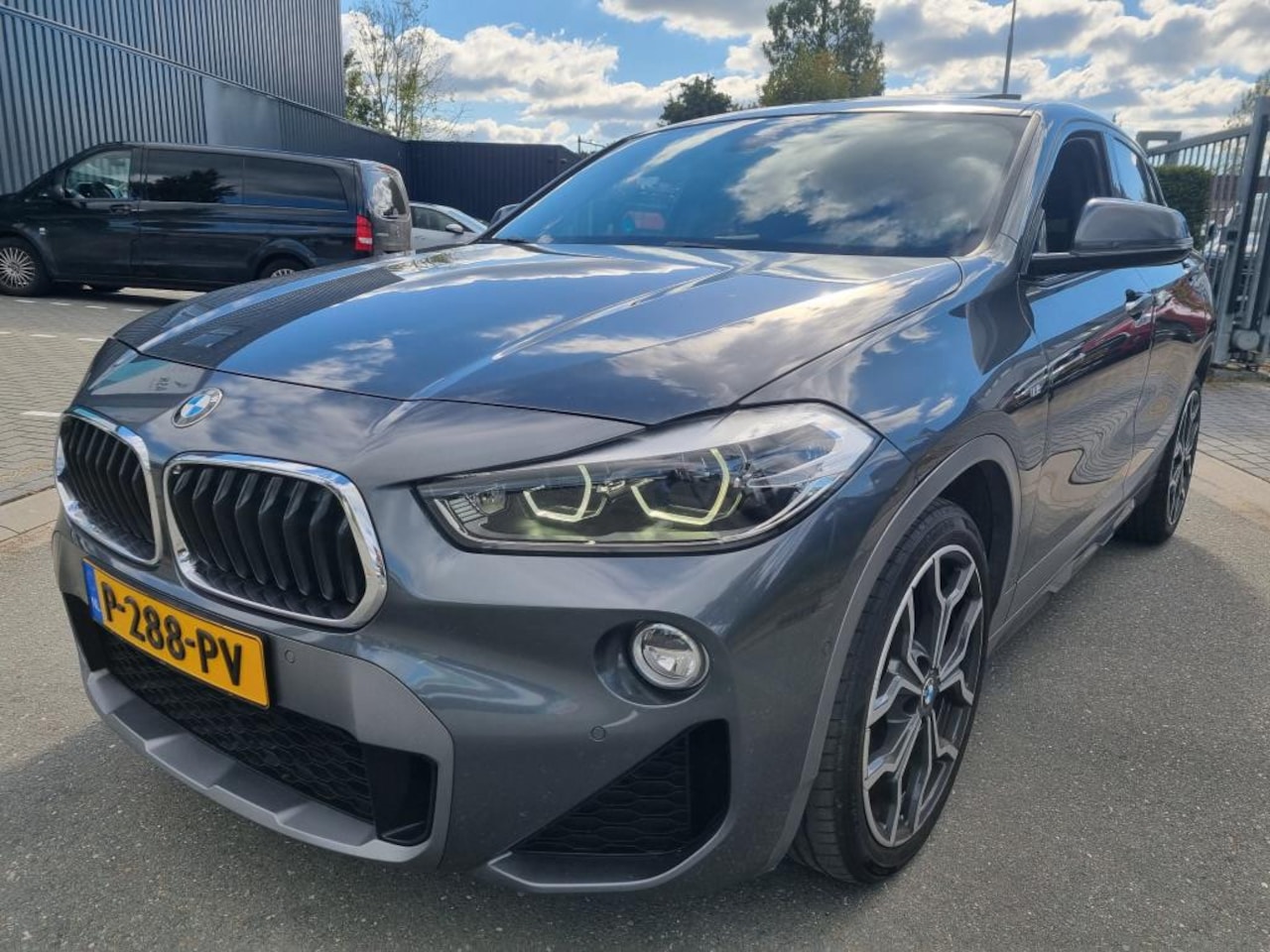 BMW X2 - SDrive18i High Executive M Pakket Panodak Nieuwstaat - AutoWereld.nl