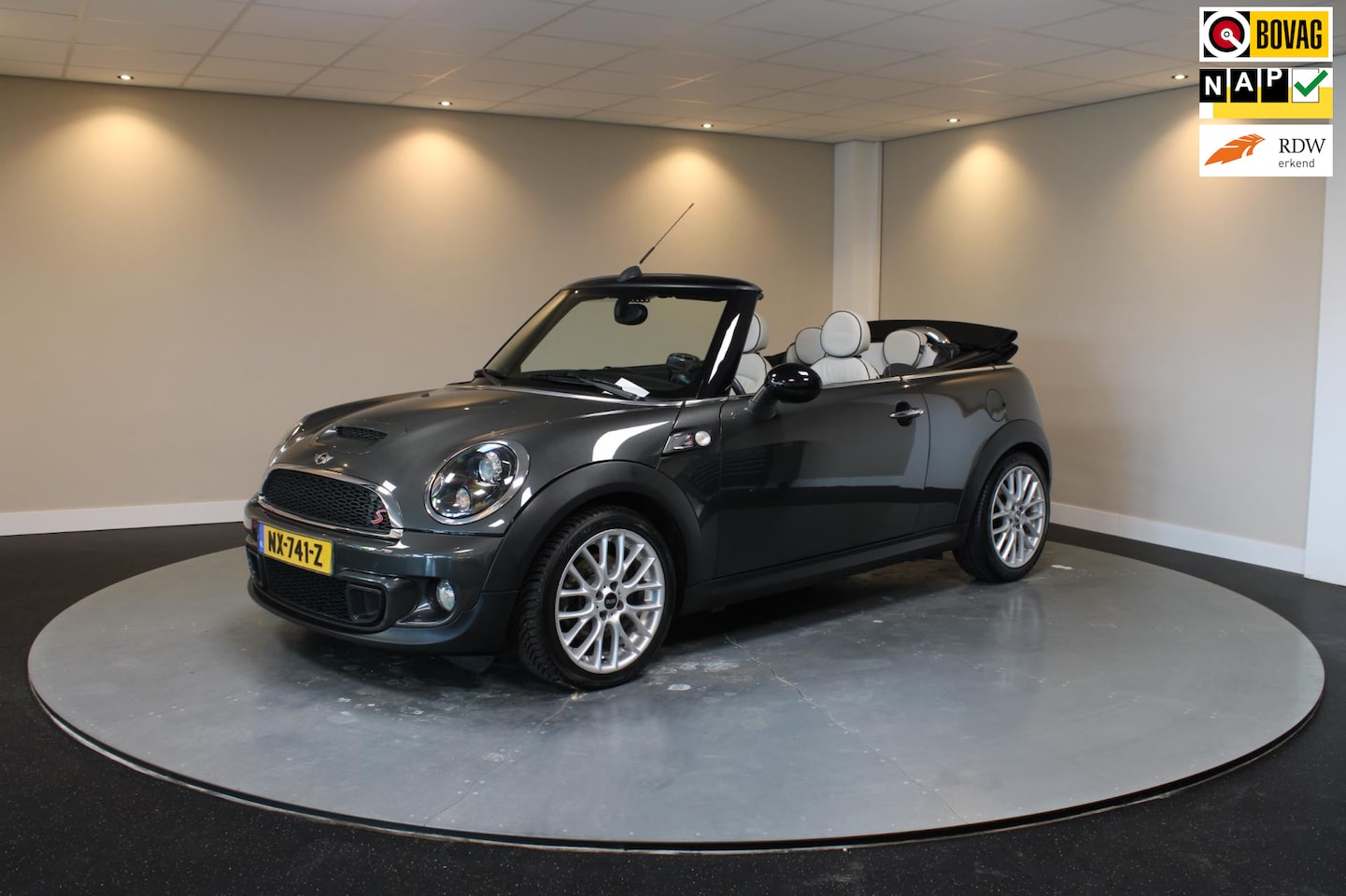 MINI Cabrio - Mini 1.6 Cooper S Chili *Automaat* 184Pk|Leer|Stoelverw. - AutoWereld.nl