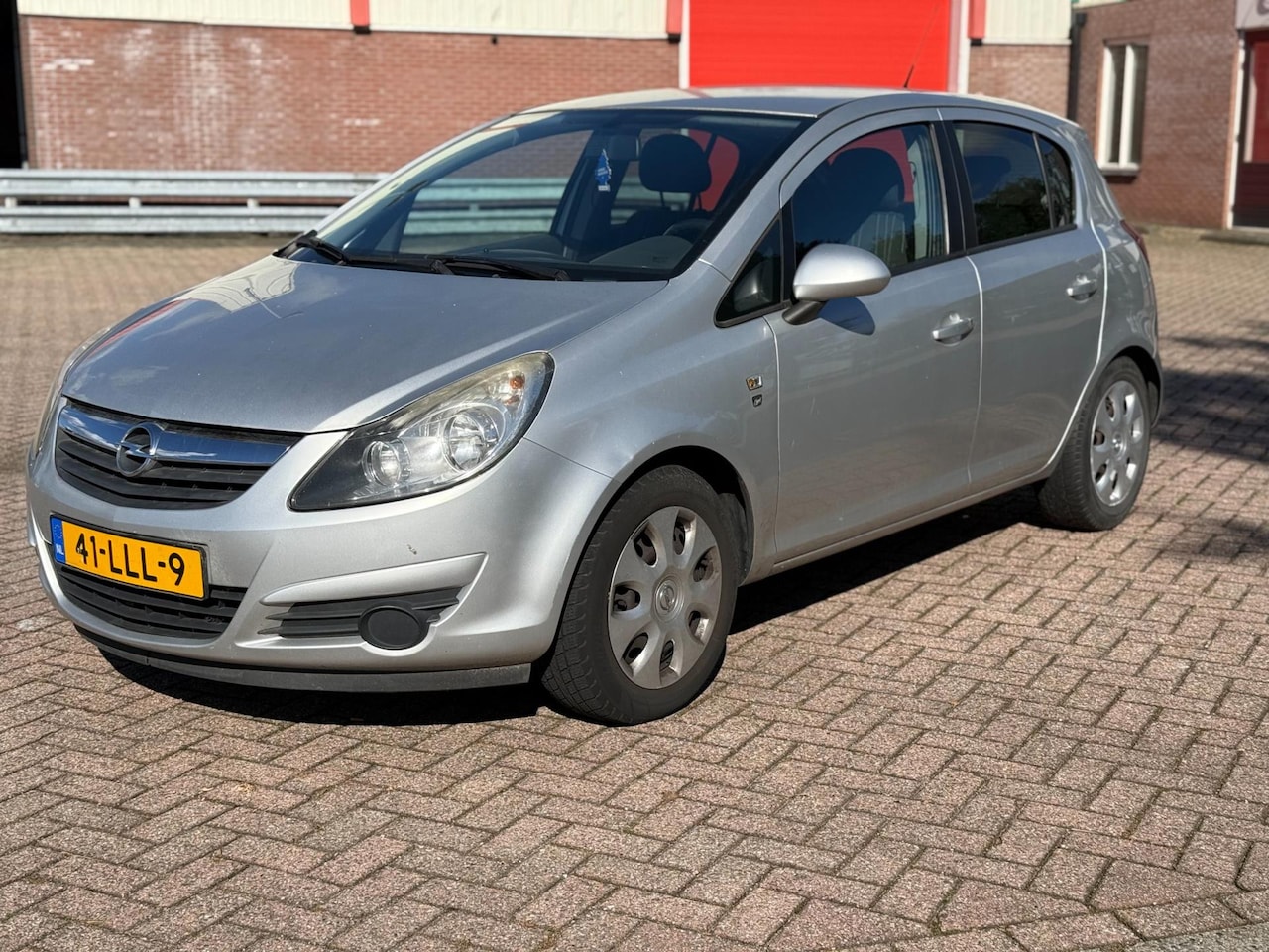 Opel Corsa - 1.2-16V '111' Edition / 1 Jaar APK / Zuinig / Nette Auto - AutoWereld.nl