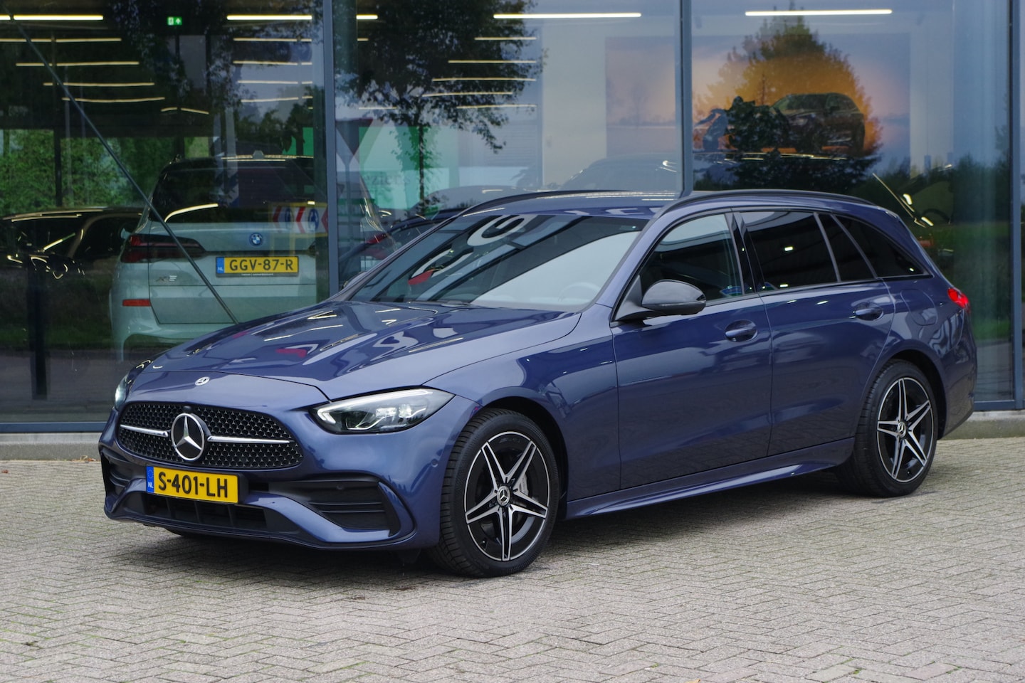 Mercedes-Benz C-klasse Estate - 300 e 313 PK AMG Line PHEV, Leder-Alcantara, Camera, Sfeerverlichting, Burmester, Carplay - AutoWereld.nl