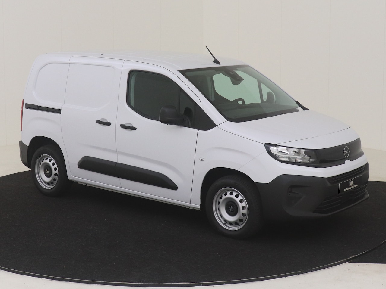 Opel Combo - CARGO L1 M LIGHT 650 KG VAN 1.5 HDi 130PK AUTOMAAT 8 TRAPS 10" MULTIMEDIA SCHERM CAMERA LE - AutoWereld.nl