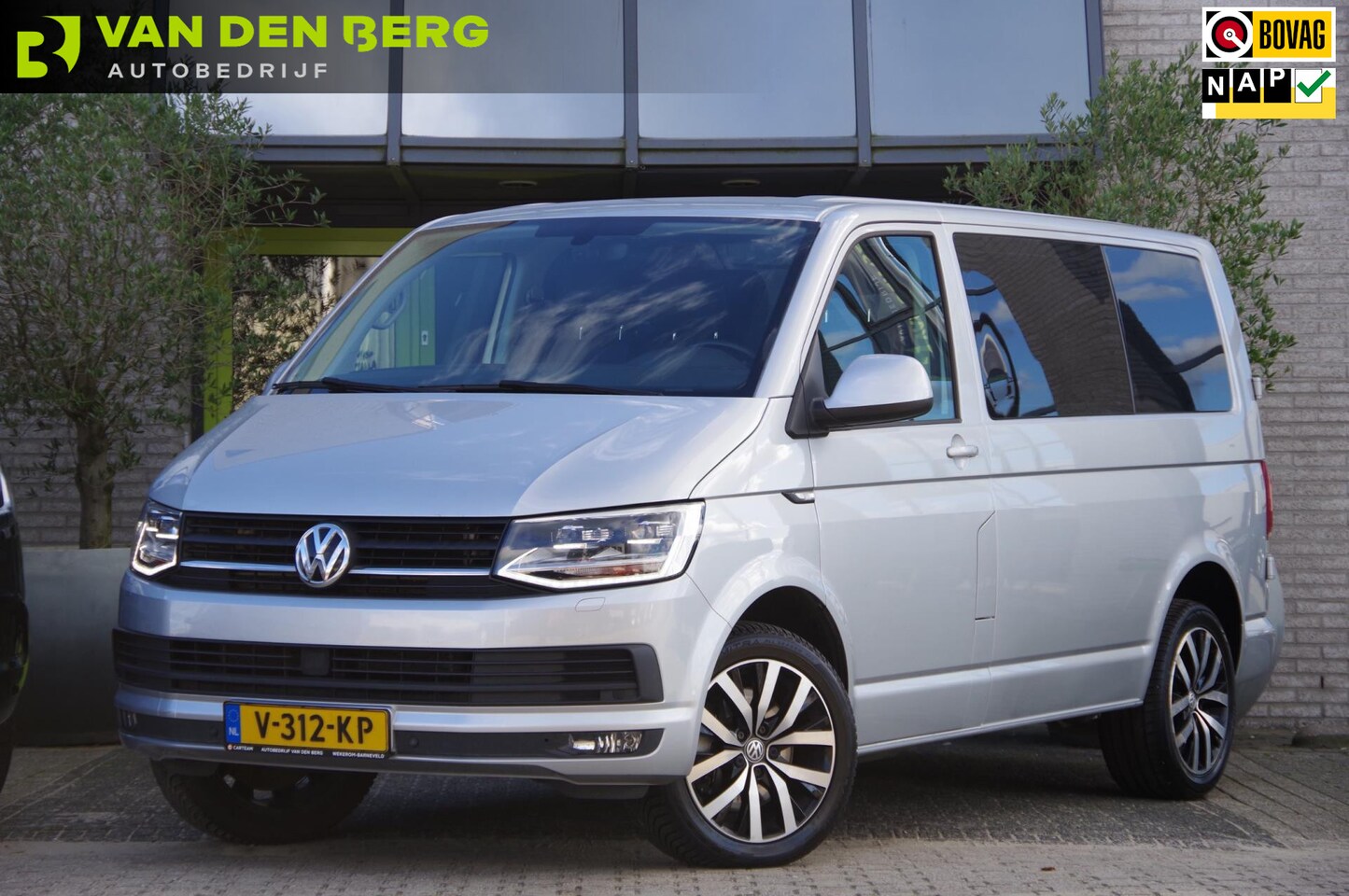 Volkswagen Transporter - 2.0 TDI L1 Highline 204PK AUT. LED, LEDER, ADAPT. CRUISE, NAVI, AIRCO, PDC, APPLE CARPLAY, - AutoWereld.nl