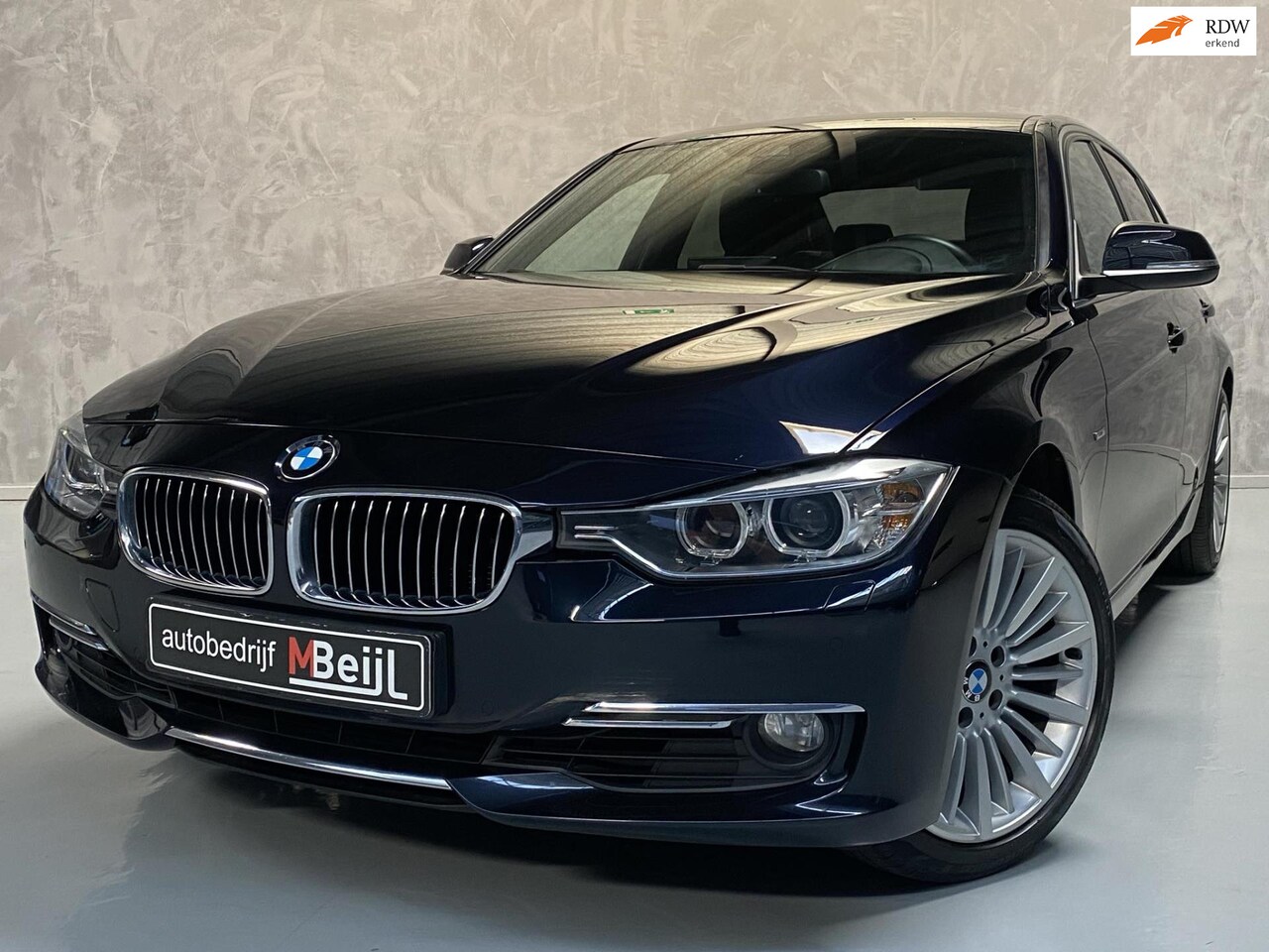 BMW 3-serie - 328i High Executive /Headup /Leder /M-stuur - AutoWereld.nl