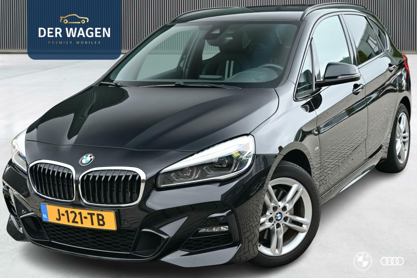 BMW 2-serie Active Tourer - 220i High Executive M Sport | ACC | Trekhaak | Camera | DAB+ - AutoWereld.nl