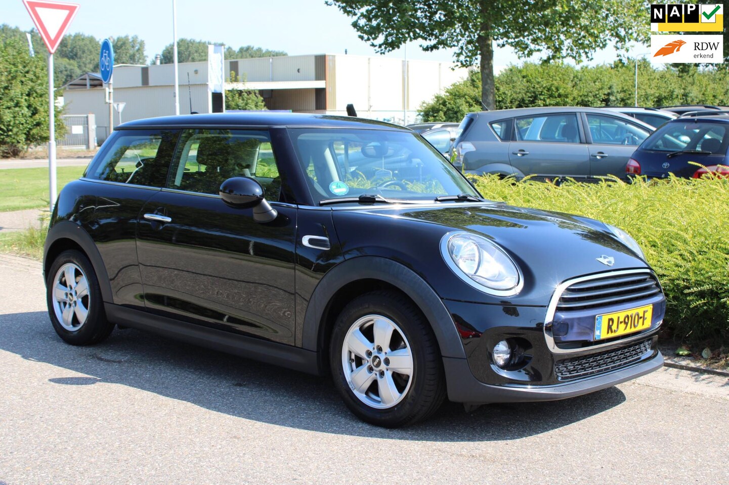 MINI Cooper - Mini 1.5 BUSINESS-uitv/AIRCO/LM-VELGEN/ISOFIX/CRUISE CONTROL/NAVIGATIE/nweAPK+O.H.beurt/38 - AutoWereld.nl